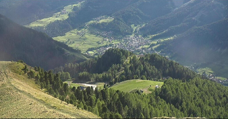 Webcam Pozza di Fassa-Aloch-Buffaure  - Sasso Lungo e Sasso Piatto visti da Buffaure