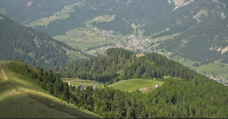 Webcam Pozza di Fassa-Aloch-Buffaure  - Sasso Lungo e Sasso Piatto visti da Buffaure