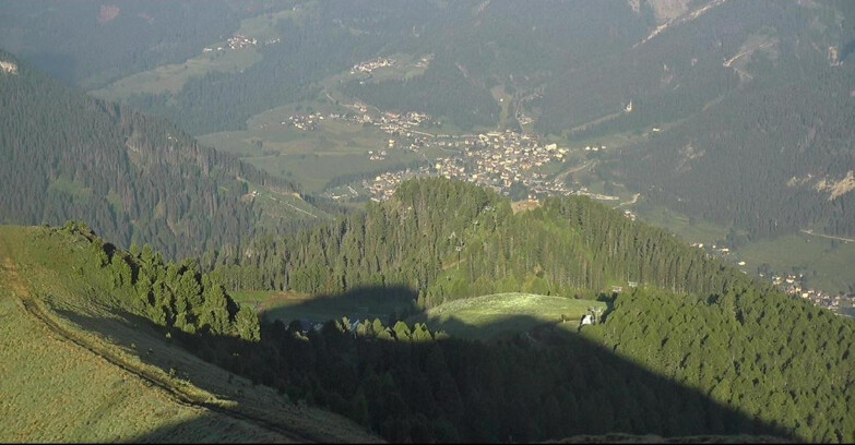 Webcam Pozza di Fassa-Aloch-Buffaure  - Sasso Lungo e Sasso Piatto visti da Buffaure