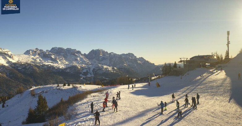 Webcam Folgarida-Marilleva  (Skiarea Campiglio Dolomiti di Brenta - Val di Sole Val Rendena) - Seggiovia Malghette 