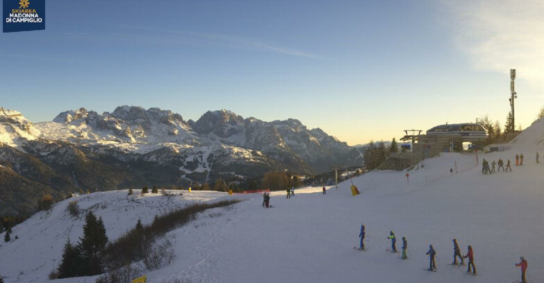 Webcam Folgarida-Marilleva  (Skiarea Campiglio Dolomiti di Brenta - Val di Sole Val Rendena) - Seggiovia Malghette 