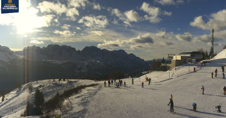 Webcam Folgarida-Marilleva  (Skiarea Campiglio Dolomiti di Brenta - Val di Sole Val Rendena) - Seggiovia Malghette 