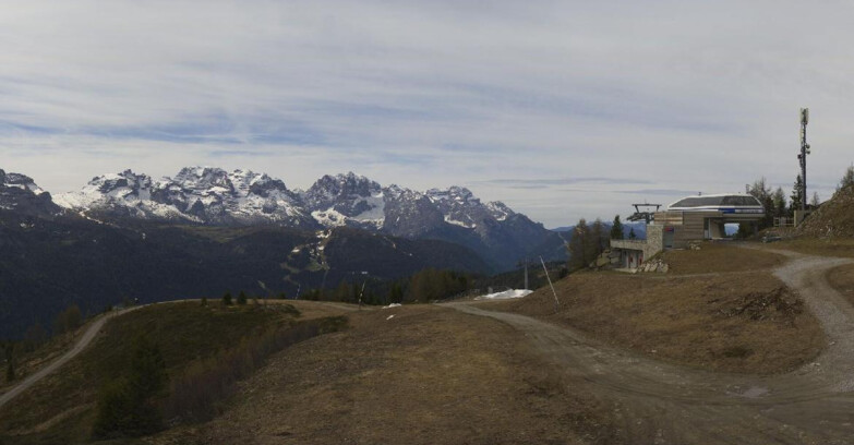 Webcam Ski area Campiglio Dolomiti di Brenta Val di Sole Val Rendena - Seggiovia Malghette Vista sul Brenta
