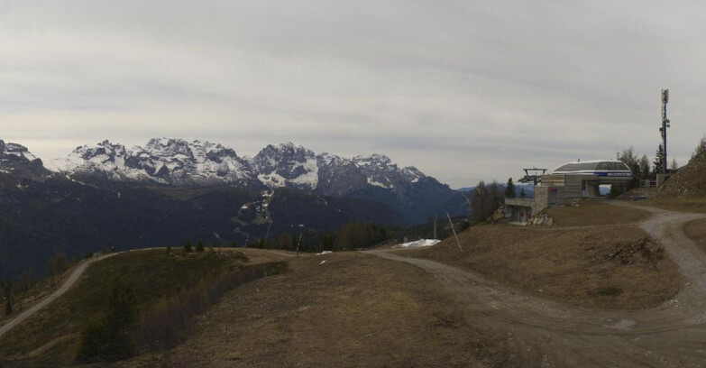 Webcam Ski area Campiglio Dolomiti di Brenta Val di Sole Val Rendena - Seggiovia Malghette Vista sul Brenta