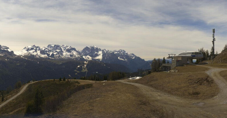 Webcam Ski area Campiglio Dolomiti di Brenta Val di Sole Val Rendena - Seggiovia Malghette Vista sul Brenta