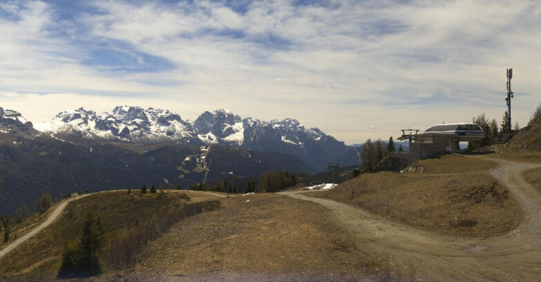 Webcam Ski area Campiglio Dolomiti di Brenta Val di Sole Val Rendena - Seggiovia Malghette Vista sul Brenta