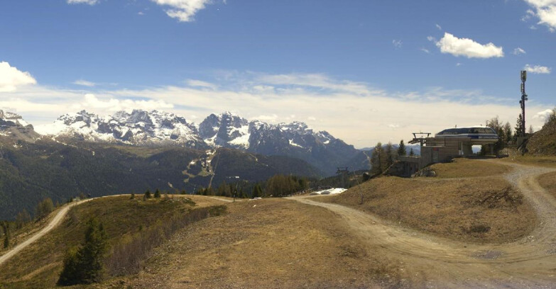 Webcam Ski area Campiglio Dolomiti di Brenta Val di Sole Val Rendena - Seggiovia Malghette Vista sul Brenta