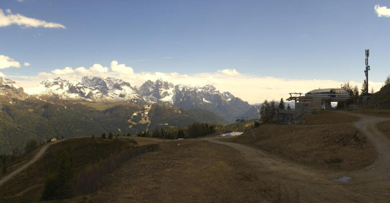 Webcam Ski area Campiglio Dolomiti di Brenta Val di Sole Val Rendena - Seggiovia Malghette Vista sul Brenta