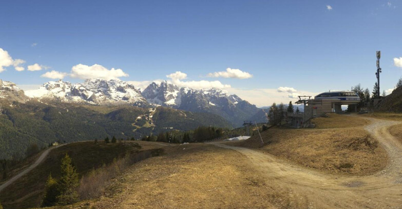 Webcam Ski area Campiglio Dolomiti di Brenta Val di Sole Val Rendena - Seggiovia Malghette Vista sul Brenta