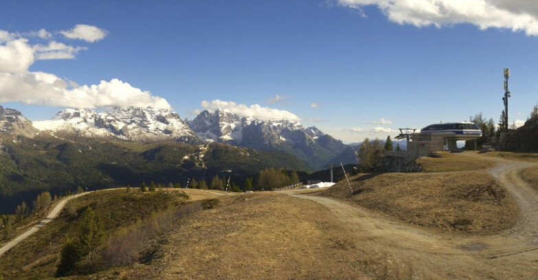 Webcam Ski area Campiglio Dolomiti di Brenta Val di Sole Val Rendena - Seggiovia Malghette Vista sul Brenta