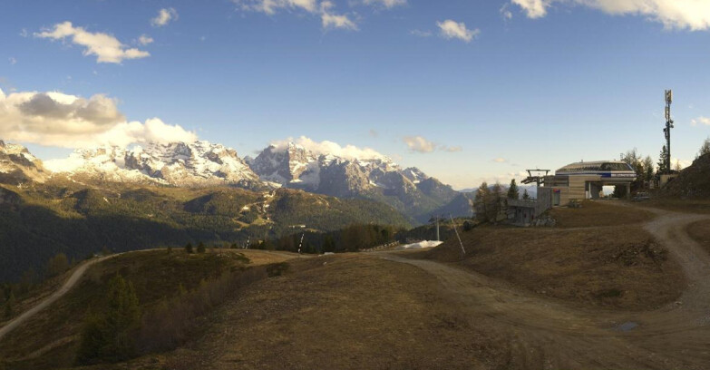 Webcam Ski area Campiglio Dolomiti di Brenta Val di Sole Val Rendena - Seggiovia Malghette Vista sul Brenta
