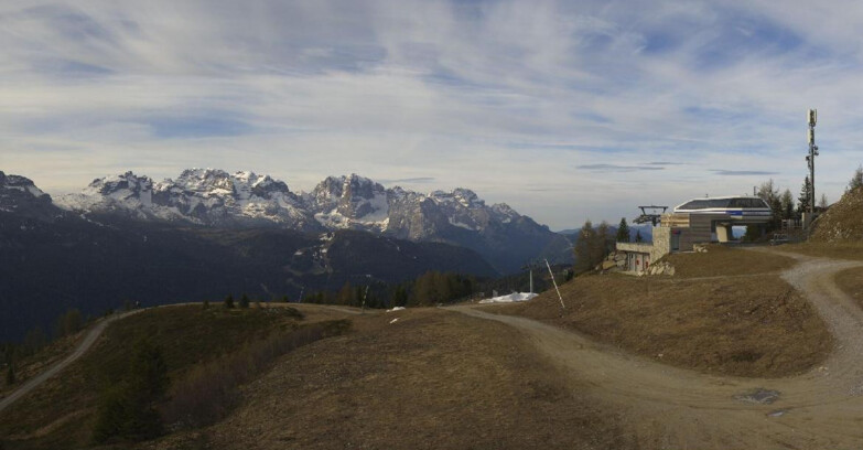 Webcam Ski area Campiglio Dolomiti di Brenta Val di Sole Val Rendena - Seggiovia Malghette Vista sul Brenta