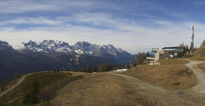 Webcam Ski area Campiglio Dolomiti di Brenta Val di Sole Val Rendena - Seggiovia Malghette Vista sul Brenta