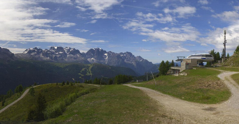 Webcam Ski area Campiglio Dolomiti di Brenta Val di Sole Val Rendena - Seggiovia Malghette Vista sul Brenta
