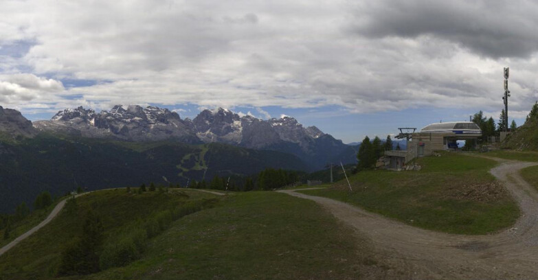 Webcam Ski area Campiglio Dolomiti di Brenta Val di Sole Val Rendena - Seggiovia Malghette Vista sul Brenta