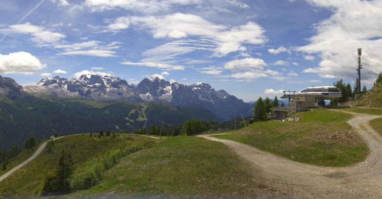 Webcam Ski area Campiglio Dolomiti di Brenta Val di Sole Val Rendena - Seggiovia Malghette Vista sul Brenta