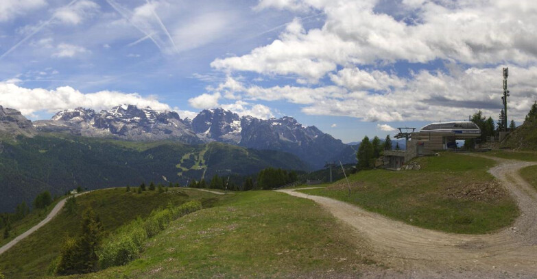 Webcam Ski area Campiglio Dolomiti di Brenta Val di Sole Val Rendena - Seggiovia Malghette Vista sul Brenta