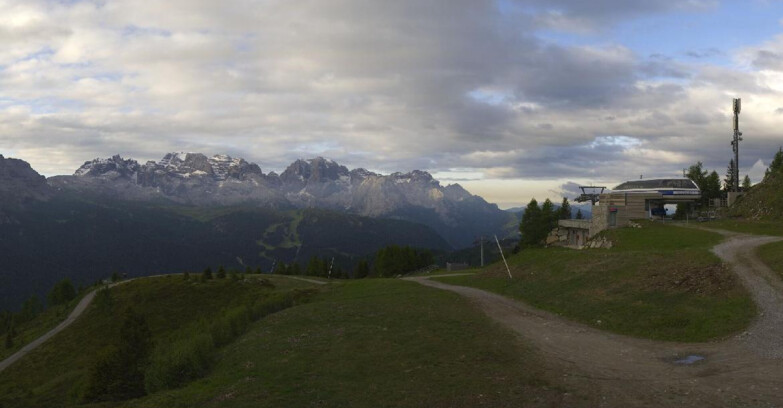 Webcam Ski area Campiglio Dolomiti di Brenta Val di Sole Val Rendena - Seggiovia Malghette Vista sul Brenta
