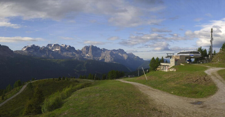 Webcam Ski area Campiglio Dolomiti di Brenta Val di Sole Val Rendena - Seggiovia Malghette Vista sul Brenta