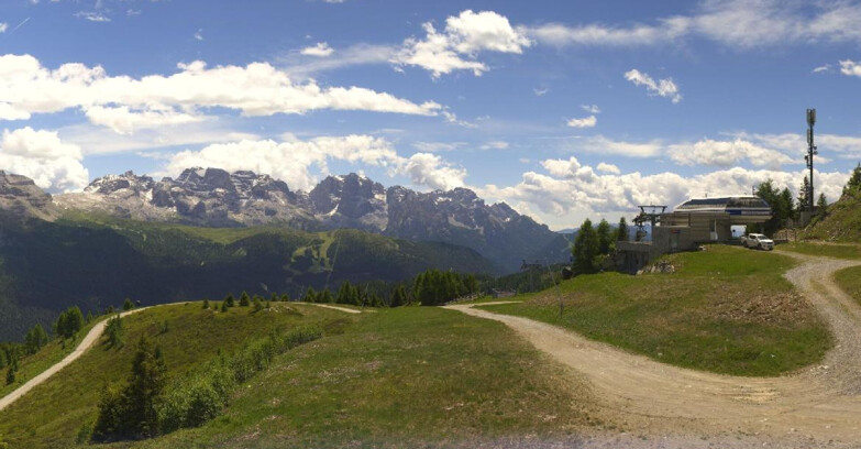 Webcam Folgarida-Marilleva  (Skiarea Campiglio Dolomiti di Brenta - Val di Sole Val Rendena) - Seggiovia Malghette 