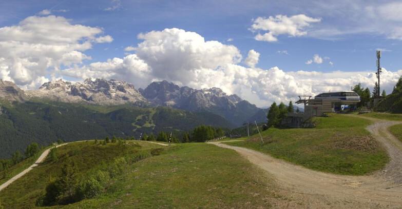 Webcam Folgarida-Marilleva  (Skiarea Campiglio Dolomiti di Brenta - Val di Sole Val Rendena) - Seggiovia Malghette 