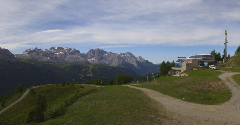 Webcam Folgarida-Marilleva  (Skiarea Campiglio Dolomiti di Brenta - Val di Sole Val Rendena) - Seggiovia Malghette 