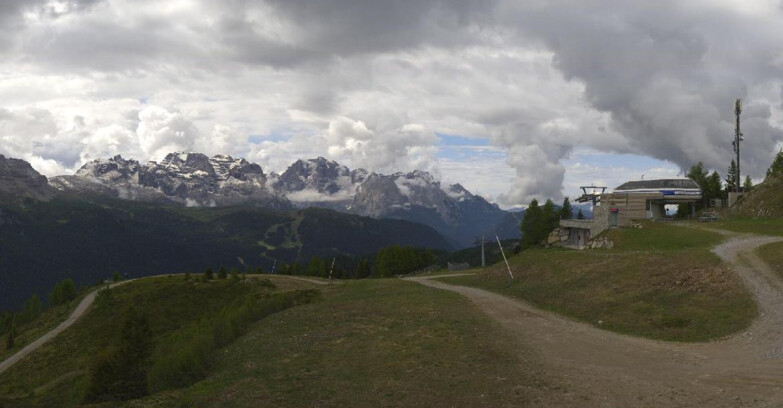 Webcam Ski area Campiglio Dolomiti di Brenta Val di Sole Val Rendena - Seggiovia Malghette Vista sul Brenta
