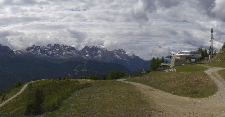 Webcam Ski area Campiglio Dolomiti di Brenta Val di Sole Val Rendena - Seggiovia Malghette Vista sul Brenta