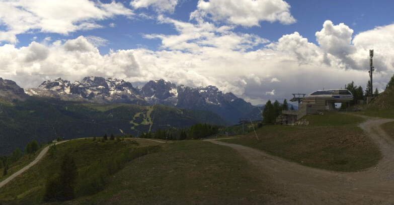 Webcam Ski area Campiglio Dolomiti di Brenta Val di Sole Val Rendena - Seggiovia Malghette Vista sul Brenta
