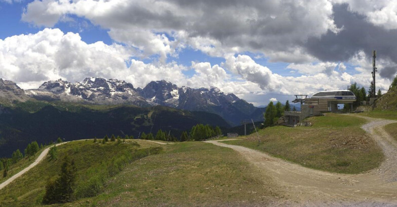 Webcam Ski area Campiglio Dolomiti di Brenta Val di Sole Val Rendena - Seggiovia Malghette Vista sul Brenta