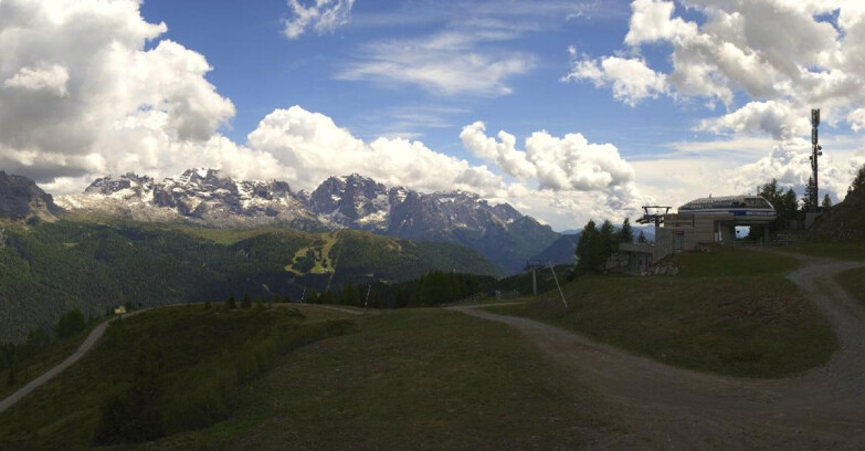 Webcam Ski area Campiglio Dolomiti di Brenta Val di Sole Val Rendena - Seggiovia Malghette Vista sul Brenta