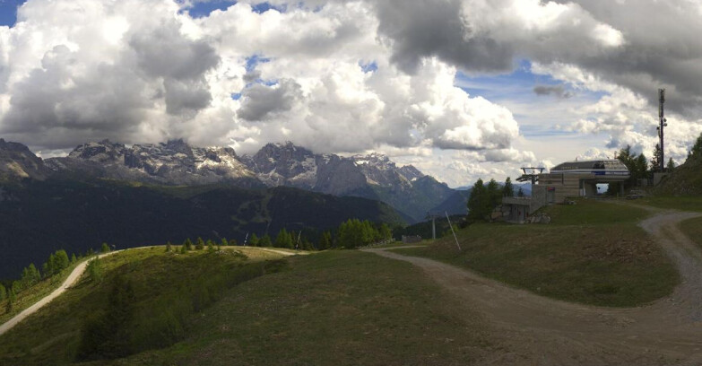 Webcam Ski area Campiglio Dolomiti di Brenta Val di Sole Val Rendena - Seggiovia Malghette Vista sul Brenta