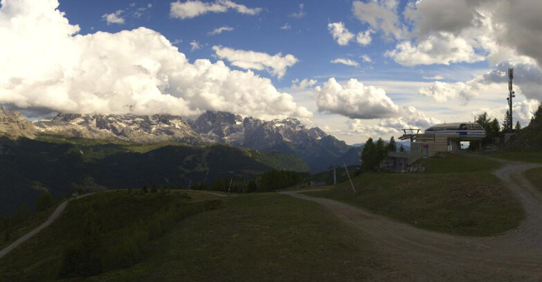 Webcam Ski area Campiglio Dolomiti di Brenta Val di Sole Val Rendena - Seggiovia Malghette Vista sul Brenta