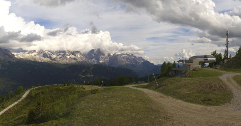Webcam Ski area Campiglio Dolomiti di Brenta Val di Sole Val Rendena - Seggiovia Malghette Vista sul Brenta