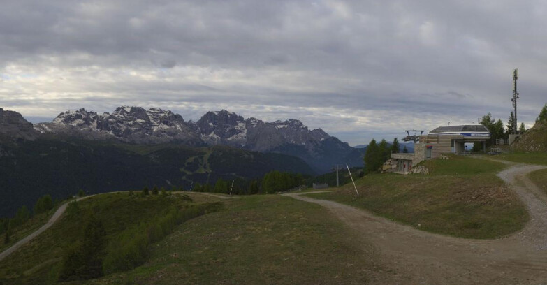 Webcam Ski area Campiglio Dolomiti di Brenta Val di Sole Val Rendena - Seggiovia Malghette Vista sul Brenta