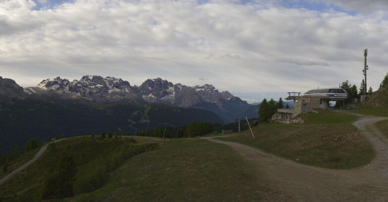 Webcam Ski area Campiglio Dolomiti di Brenta Val di Sole Val Rendena - Seggiovia Malghette Vista sul Brenta
