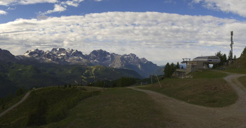 Webcam Ski area Campiglio Dolomiti di Brenta Val di Sole Val Rendena - Seggiovia Malghette Vista sul Brenta