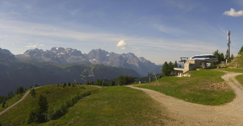 Webcam Ski area Campiglio Dolomiti di Brenta Val di Sole Val Rendena - Seggiovia Malghette Vista sul Brenta