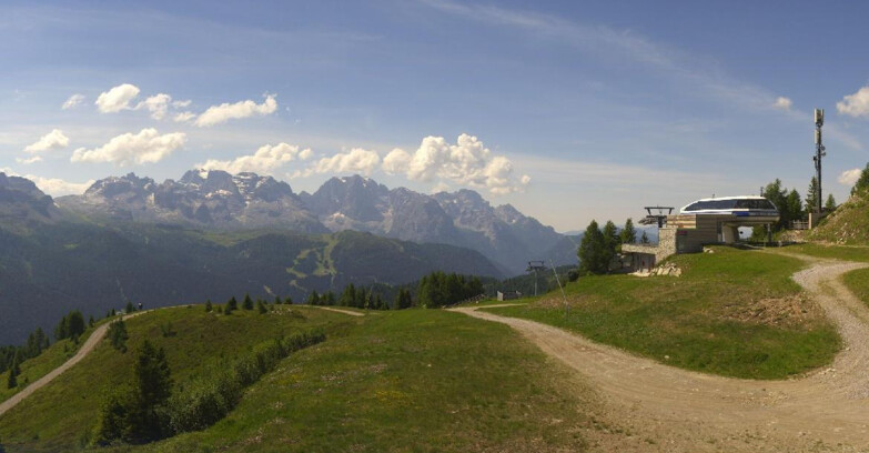 Webcam Ski area Campiglio Dolomiti di Brenta Val di Sole Val Rendena - Seggiovia Malghette Vista sul Brenta