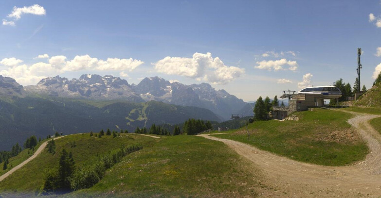 Webcam Ski area Campiglio Dolomiti di Brenta Val di Sole Val Rendena - Seggiovia Malghette Vista sul Brenta