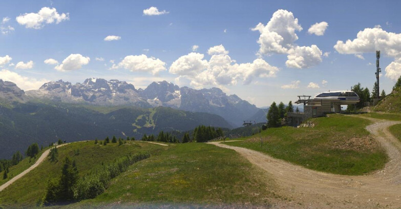 Webcam Ski area Campiglio Dolomiti di Brenta Val di Sole Val Rendena - Seggiovia Malghette Vista sul Brenta