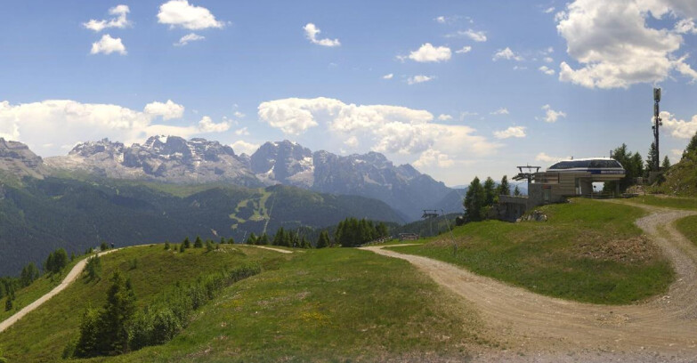 Webcam Ski area Campiglio Dolomiti di Brenta Val di Sole Val Rendena - Seggiovia Malghette Vista sul Brenta
