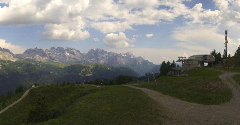 Webcam Ski area Campiglio Dolomiti di Brenta Val di Sole Val Rendena - Seggiovia Malghette Vista sul Brenta