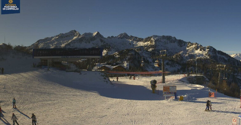 Webcam Folgarida-Marilleva  (Skiarea Campiglio Dolomiti di Brenta - Val di Sole Val Rendena) - Seggiovia Orso Bruno 