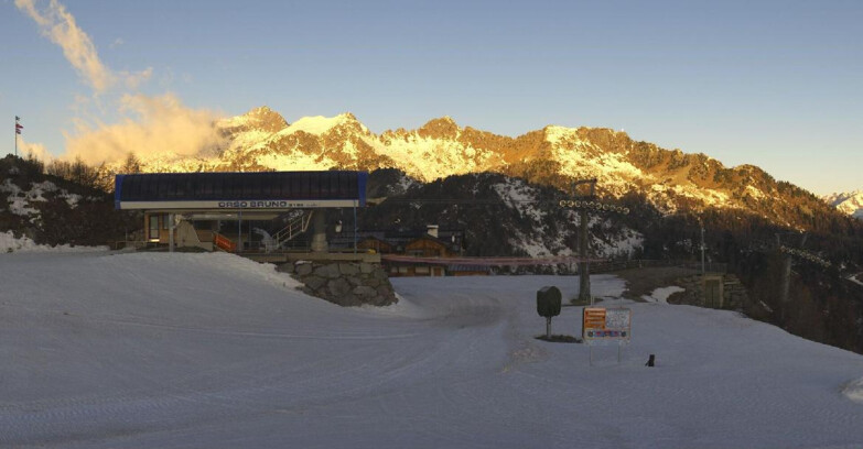 Webcam Folgarida-Marilleva  (Skiarea Campiglio Dolomiti di Brenta - Val di Sole Val Rendena) - Seggiovia Orso Bruno 