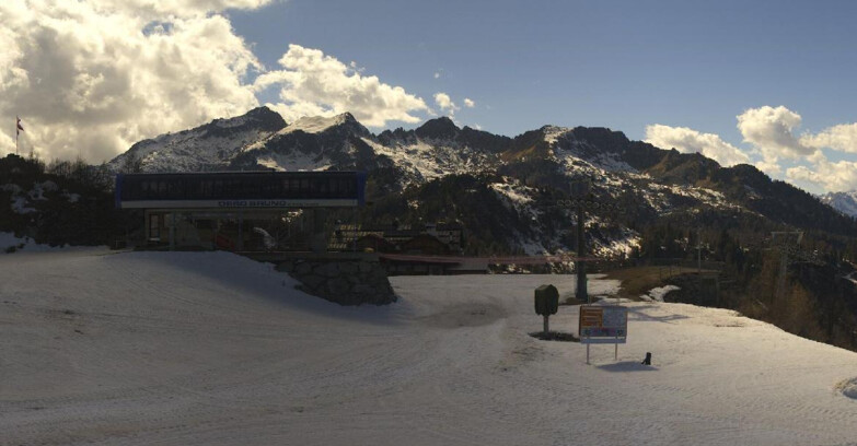 Webcam Skiarea Campiglio Dolomiti di Brenta Val di Sole Val Rendena - Seggiovia Orso Bruno 