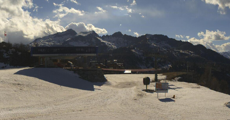 Webcam Skiarea Campiglio Dolomiti di Brenta Val di Sole Val Rendena - Seggiovia Orso Bruno 
