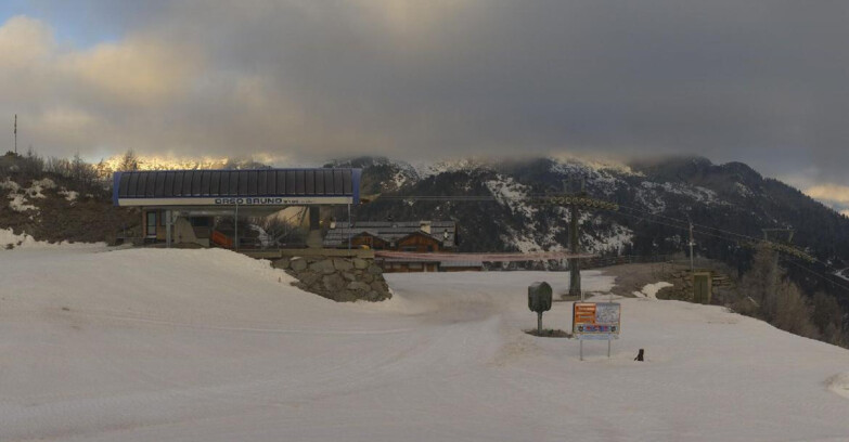 Webcam Skiarea Campiglio Dolomiti di Brenta Val di Sole Val Rendena - Seggiovia Orso Bruno 