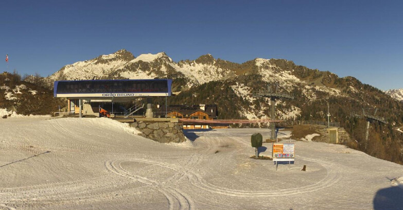 Webcam Ski area Campiglio Dolomiti di Brenta Val di Sole Val Rendena - Seggiovia Orso Bruno 