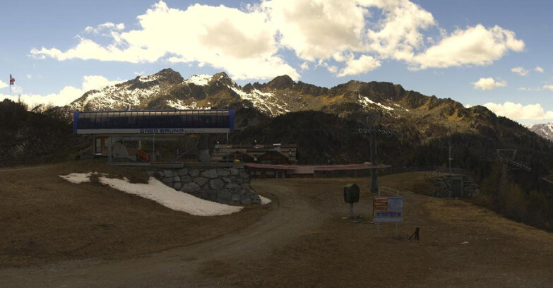 Webcam Ski area Campiglio Dolomiti di Brenta Val di Sole Val Rendena - Seggiovia Orso Bruno 
